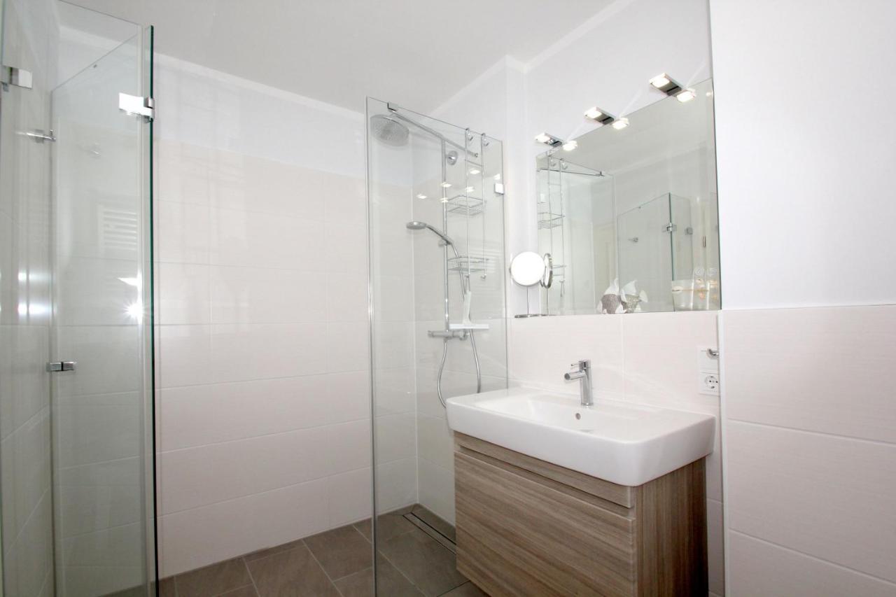 Villa Anni FeWo 2 inkl Sauna und Schwimmbadnutzung im AHOI Sellin Goehren  Exterior foto